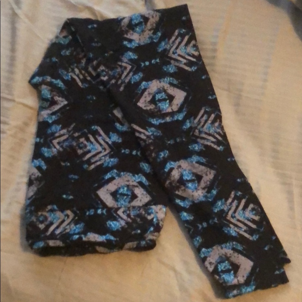 Like new lularoe leggings.